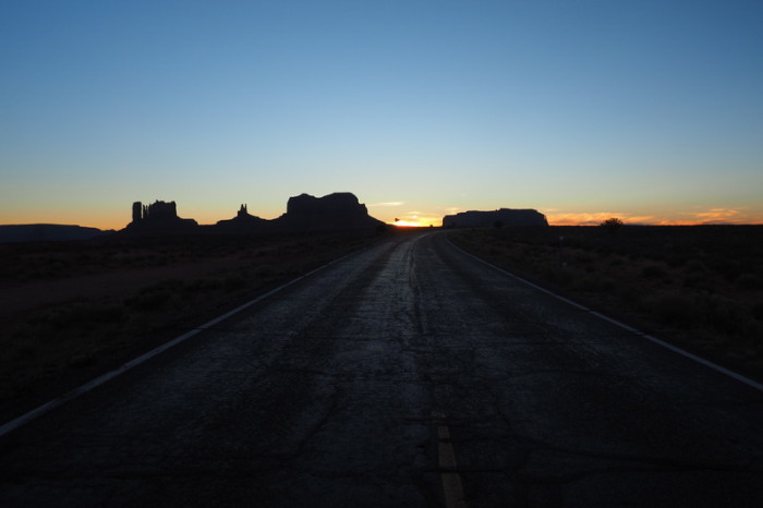 USA Road Trip - Sunset over Monument Valley